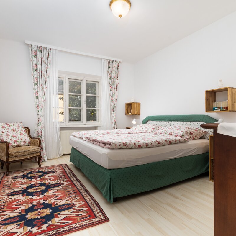 Schlafzimmer 1