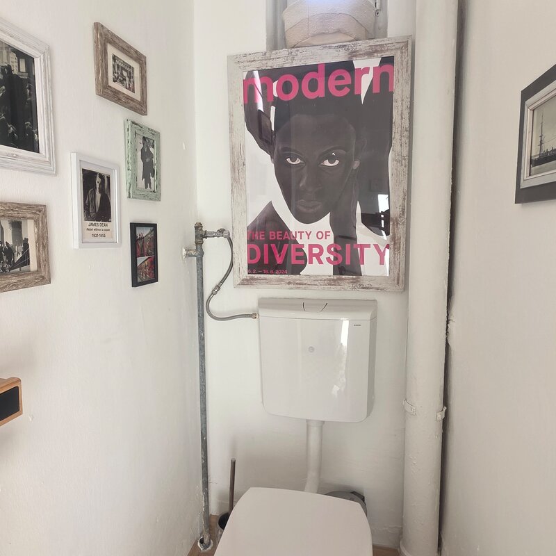 Cosy toilet with separate window