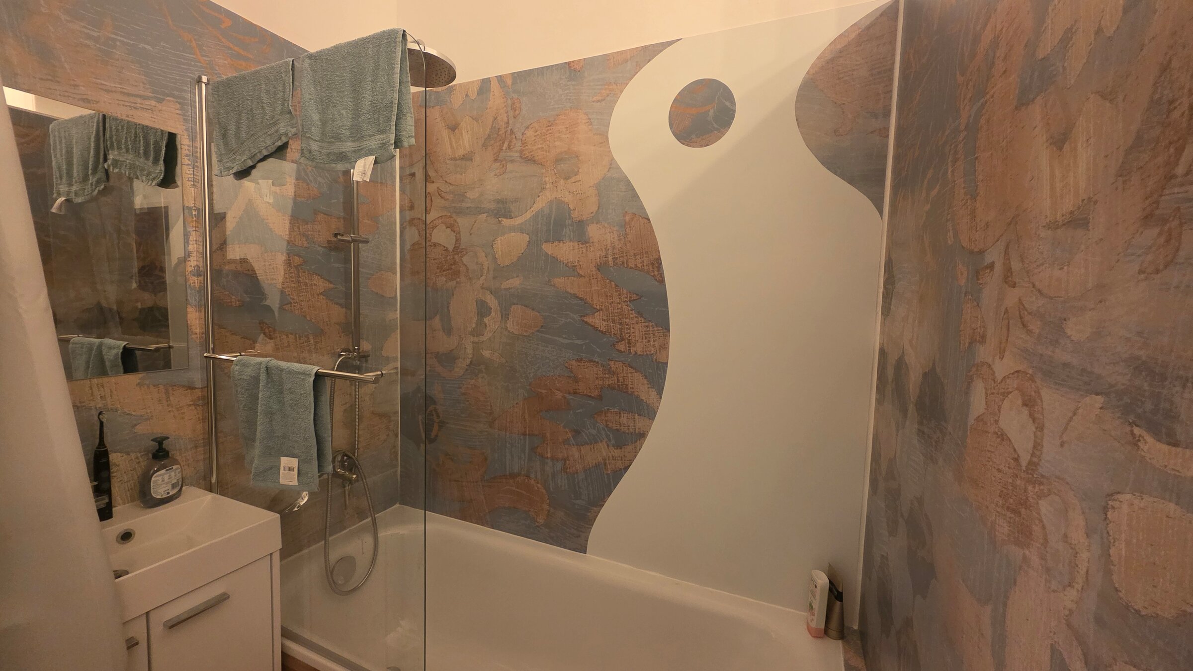 Bath tube with shower