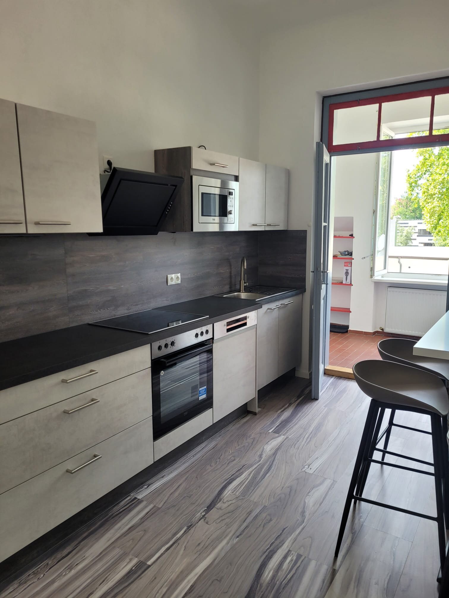 Modern fitted kitchen with appliances – 3-room apartment, short-term rental & temporary housing for 1 to 6 months in Graz