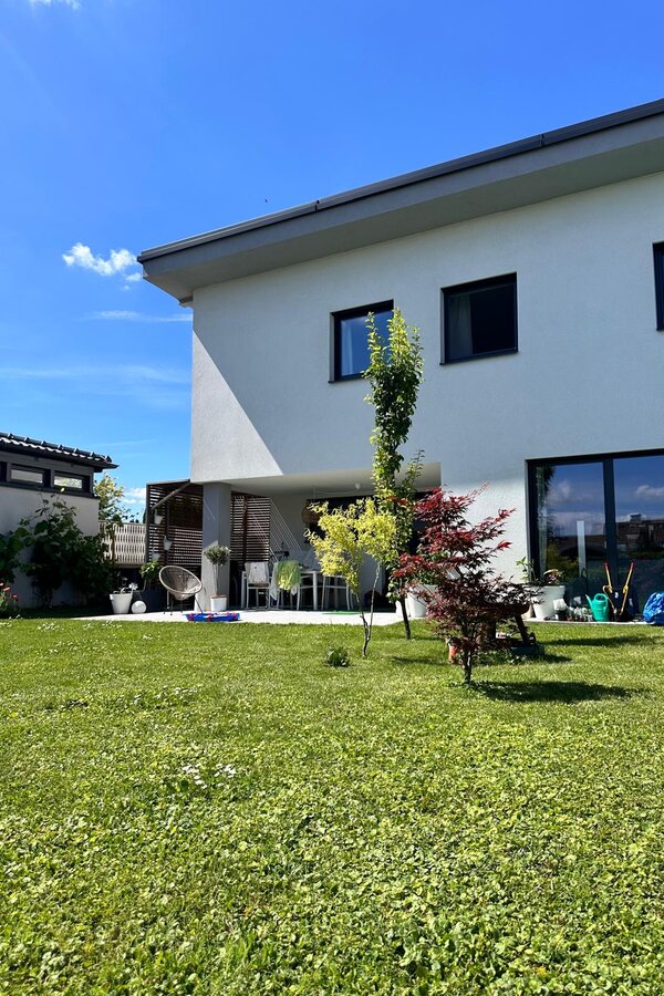 Modern house with landscaped garden & terrace – short-term rental Wimpassing, temporary housing 1–6 months | © MatthiasSuj