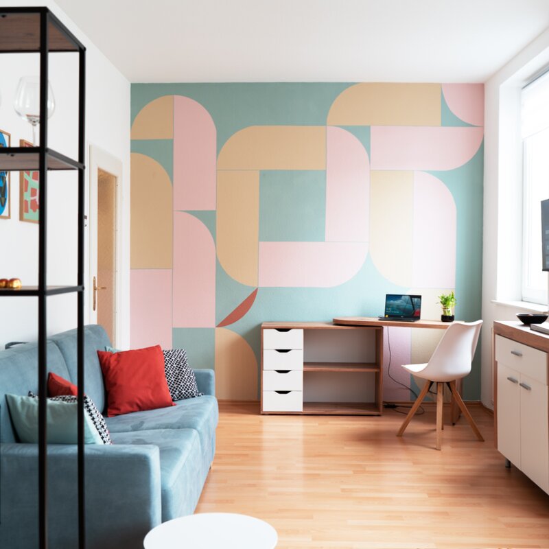 Bright studio apartment with workspace & feature wall – 1-room short-term rental, temporary housing Vienna, 1 to 6 months | © Atelier_Wegerer
