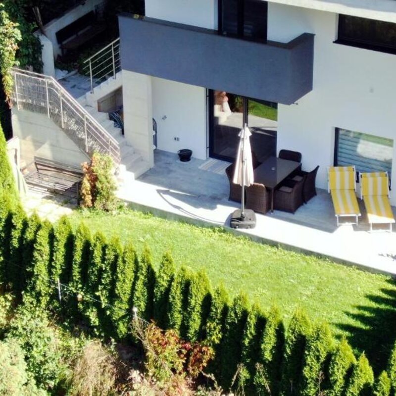 Haushälfte mit 2 Schlafzimmer und Garten