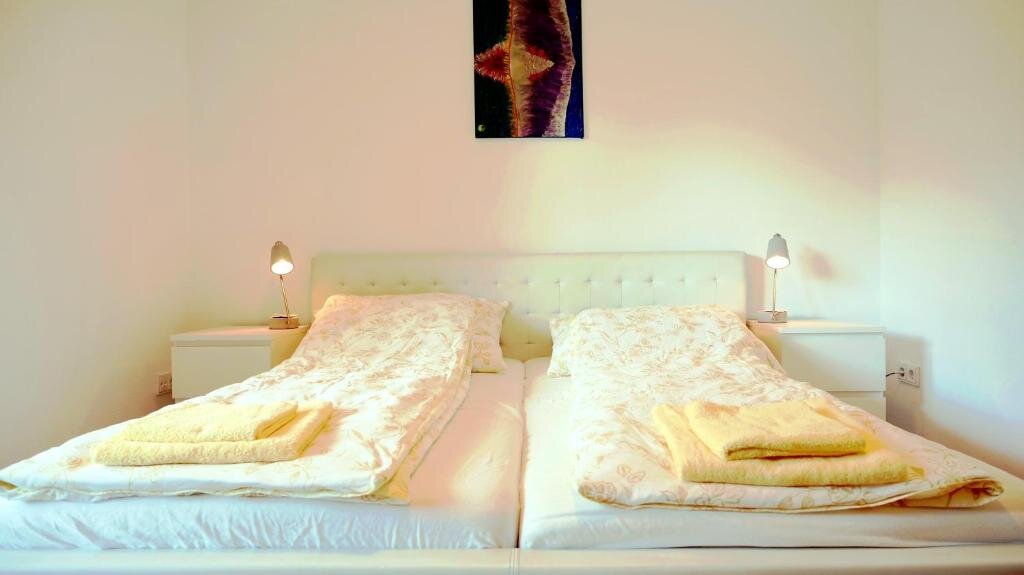 Schlafzimmer mit Balkon