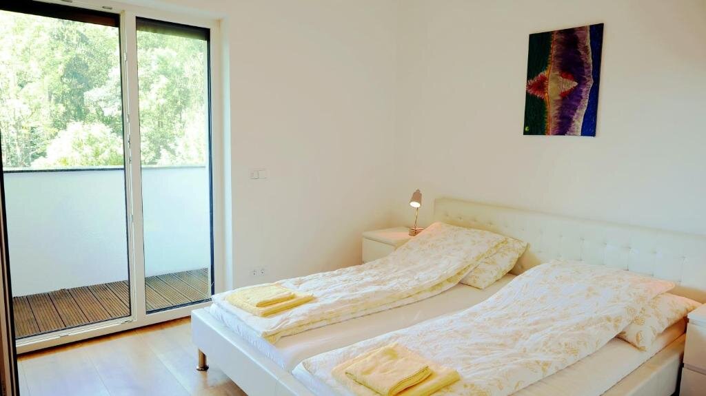 Schlafzimmer mit Balkon