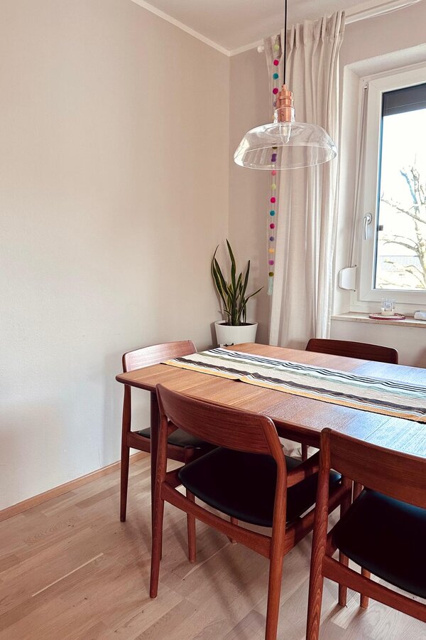 Living room (dining table)