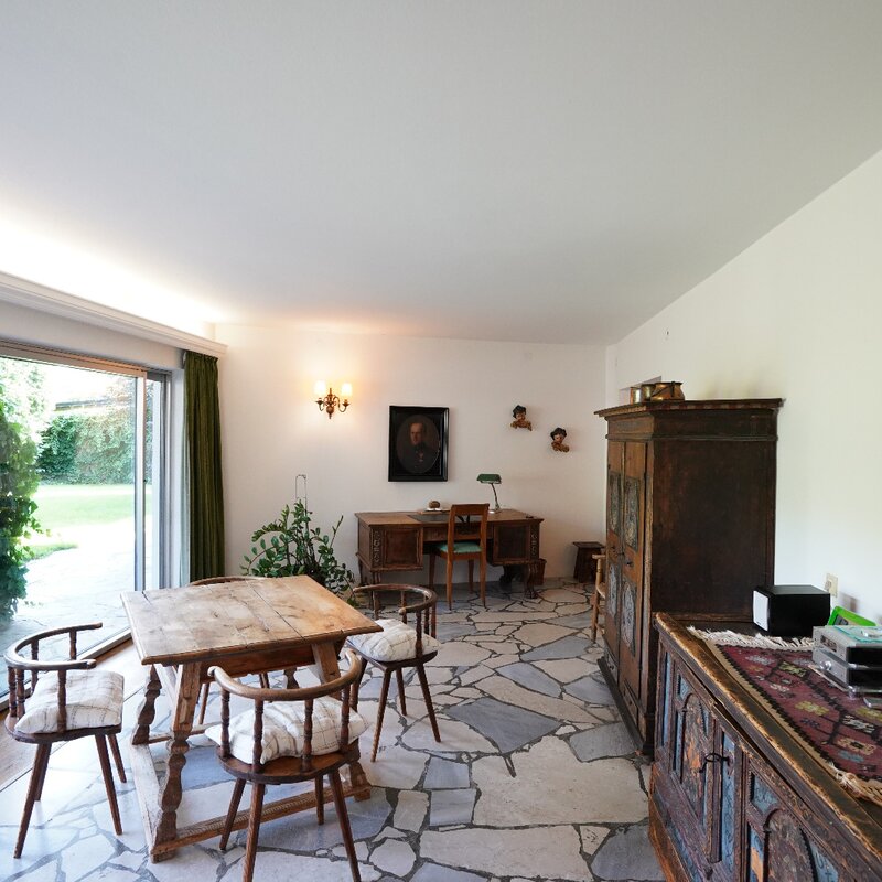 Living room (dining table) / Work desk