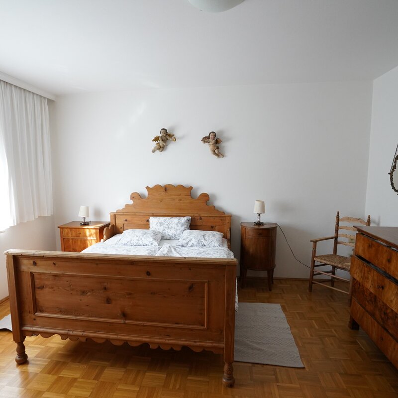 Schlafzimmer 1