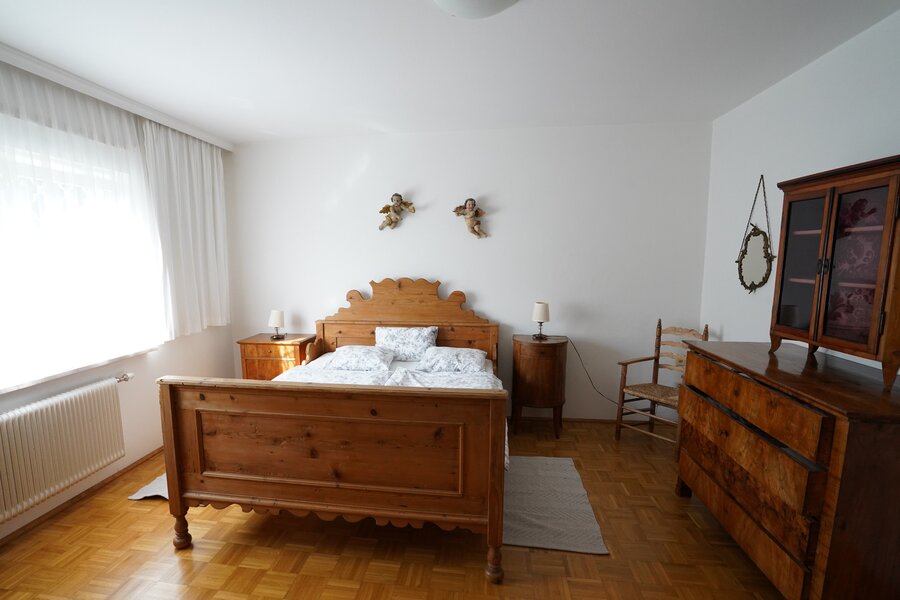Schlafzimmer 1