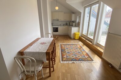 Bright living-dining area with kitchen – 2-room apartment, short-term rental & temporary housing for 1 to 6 months in Vienna