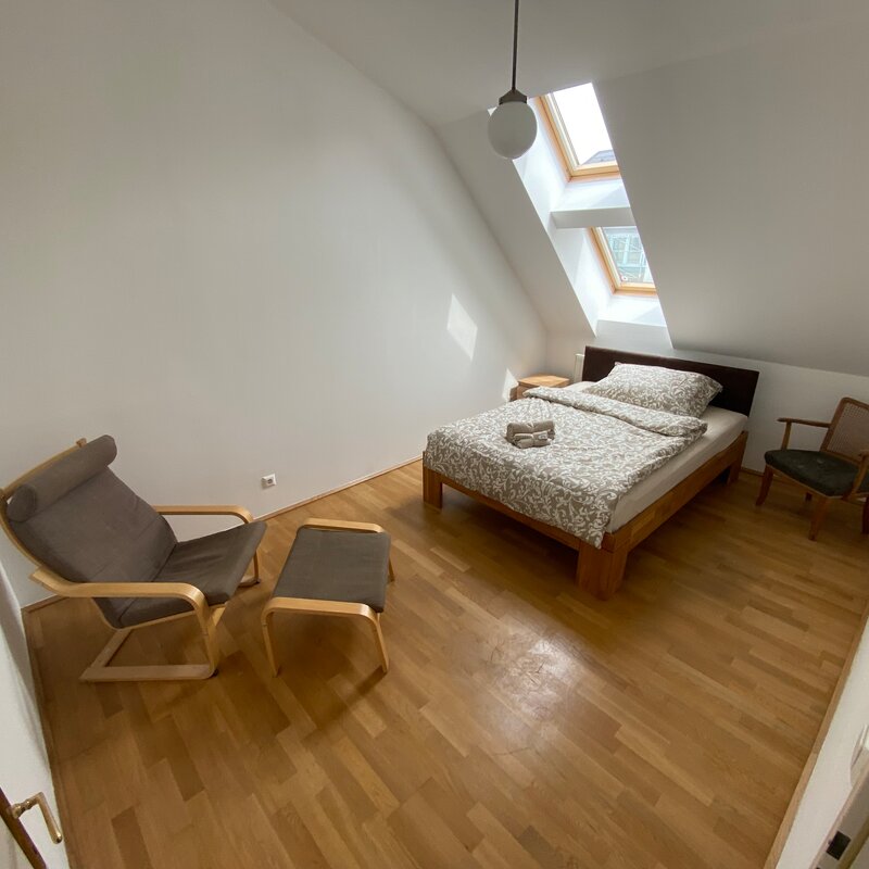 Schlafzimmer 1