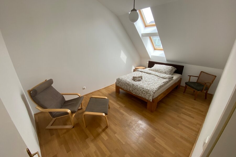 Schlafzimmer 1