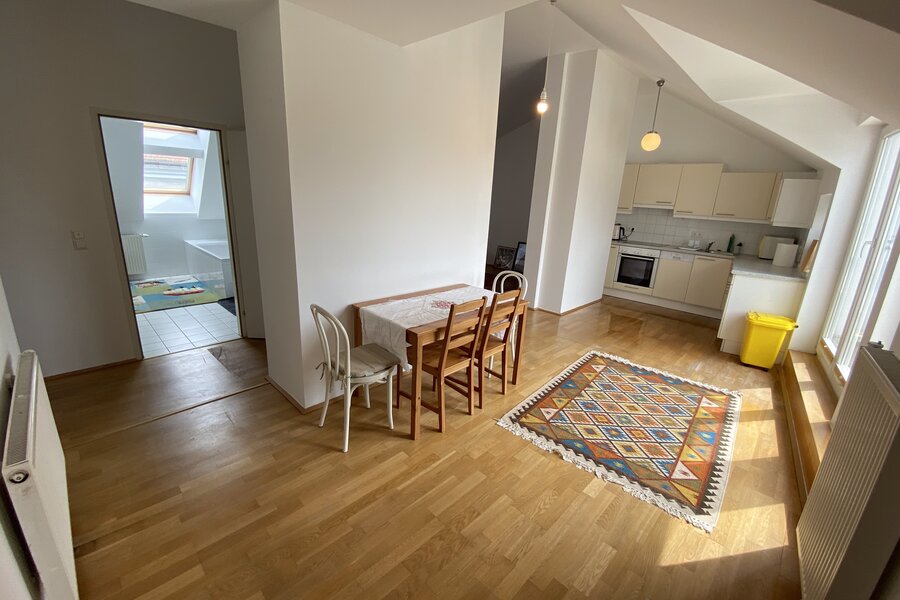Kitchen & Dining Area