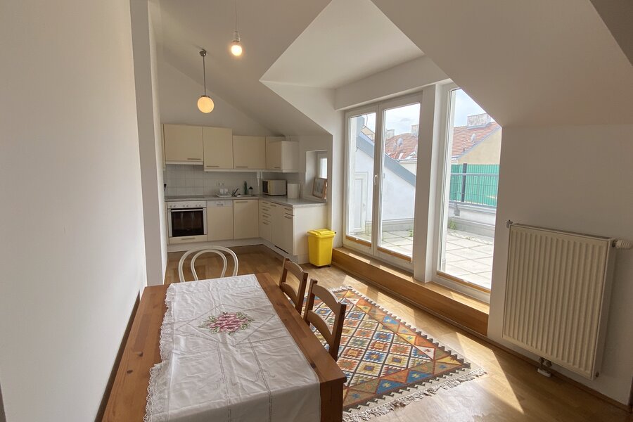 Kitchen & Dining Area