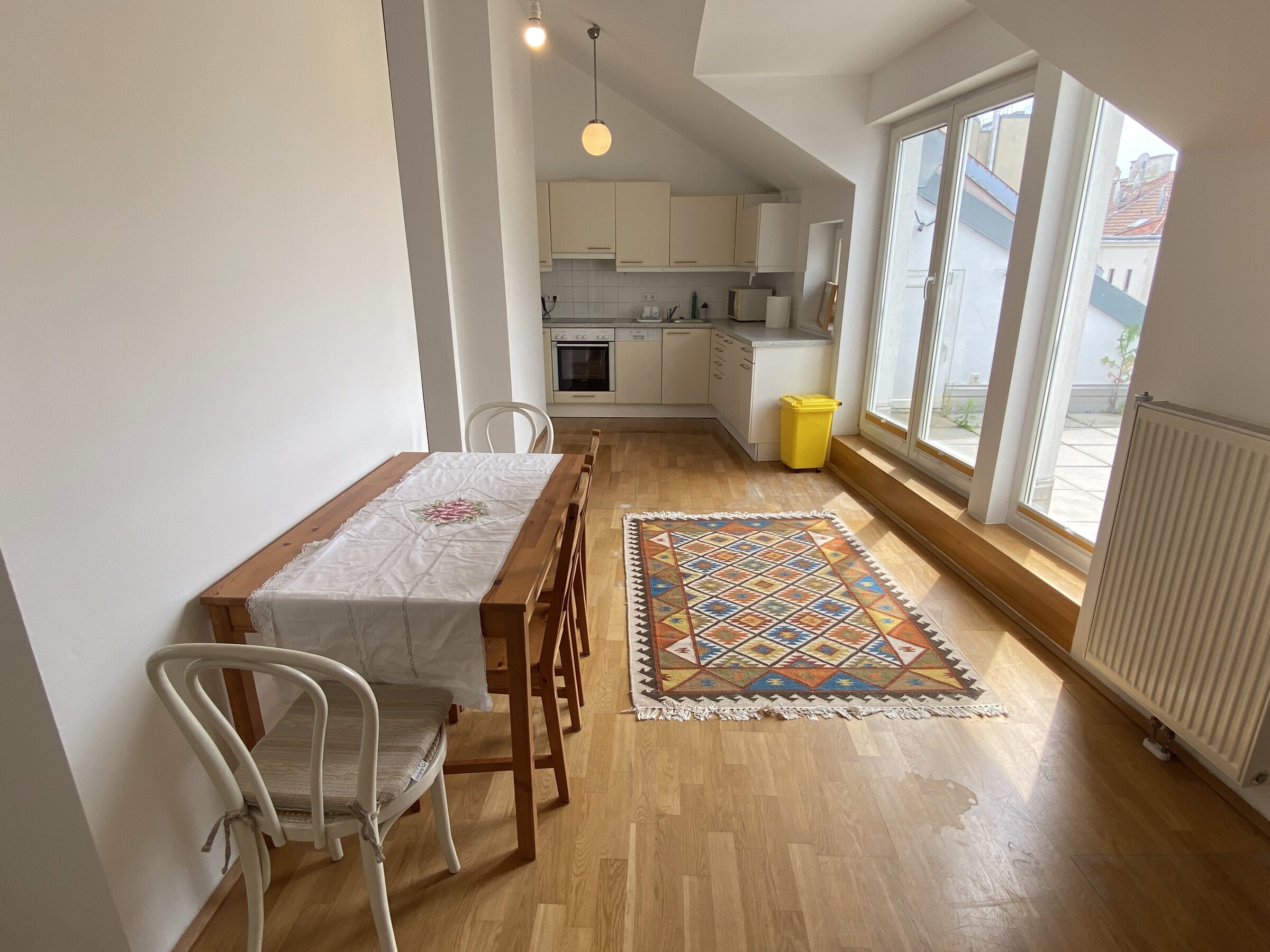 Kitchen & Dining Area