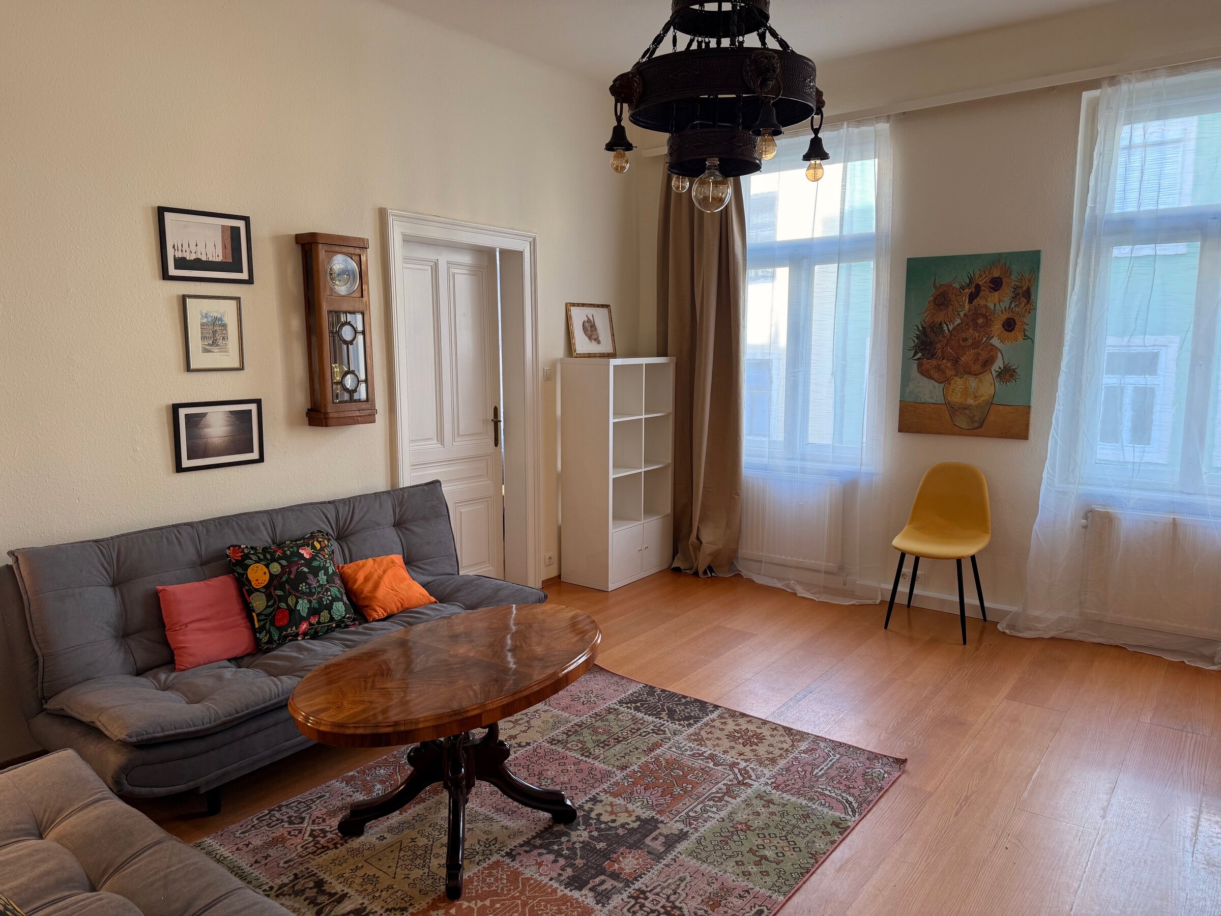 Bright living room with parquet & vintage charm – 2-room apartment for short-term rental & temporary housing for 1 to 6 months in Vienna