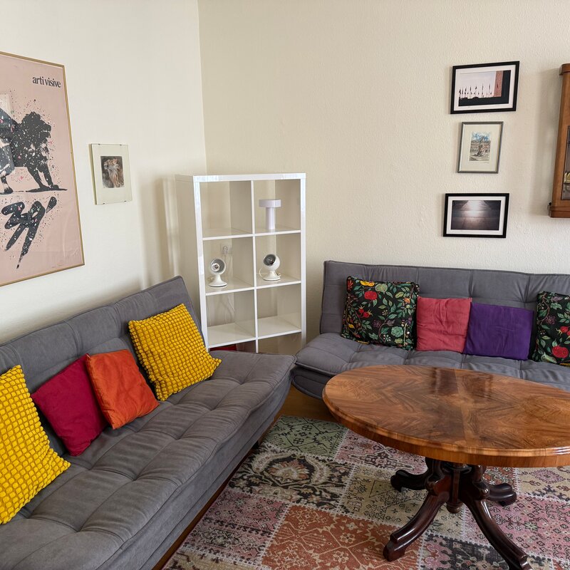 Helles Wohnzimmer mit Stil: 3-Zimmer Wohnung zur Kurzzeitmiete & Wohnen auf Zeit für 1 bis 6 Monate in Wien