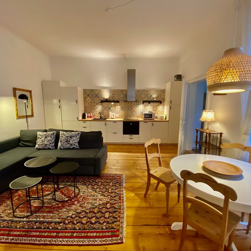 Bright 2-room apartment with open kitchen & hardwood floor – short-term rental Vienna, temporary housing 1 to 6 months