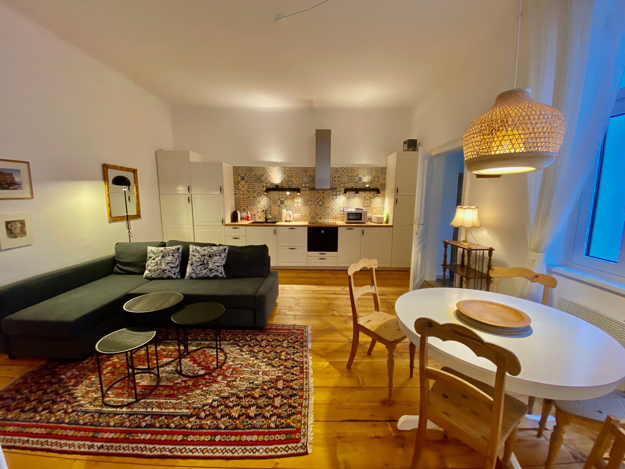 Bright 2-room apartment with open kitchen & hardwood floor – short-term rental Vienna, temporary housing 1 to 6 months