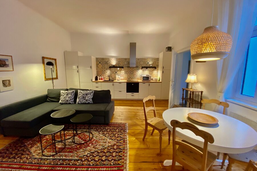 Bright 2-room apartment with open kitchen & hardwood floor – short-term rental Vienna, temporary housing 1 to 6 months