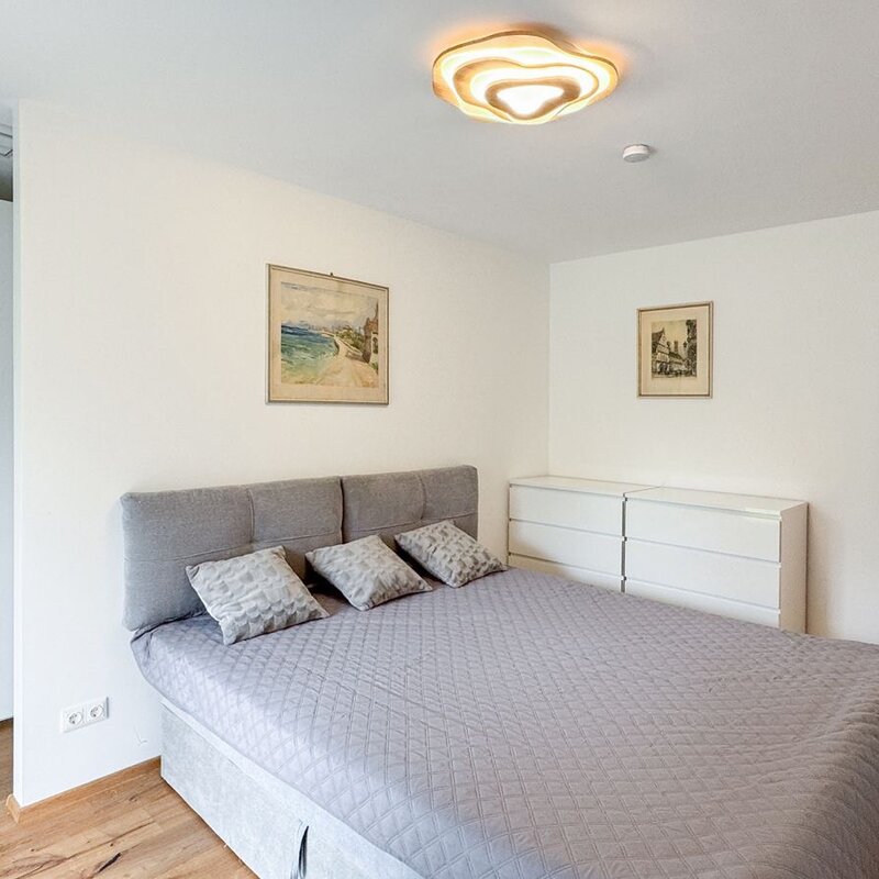 Schlafzimmer mit Garderobe und Schrank | © Iryna Domann