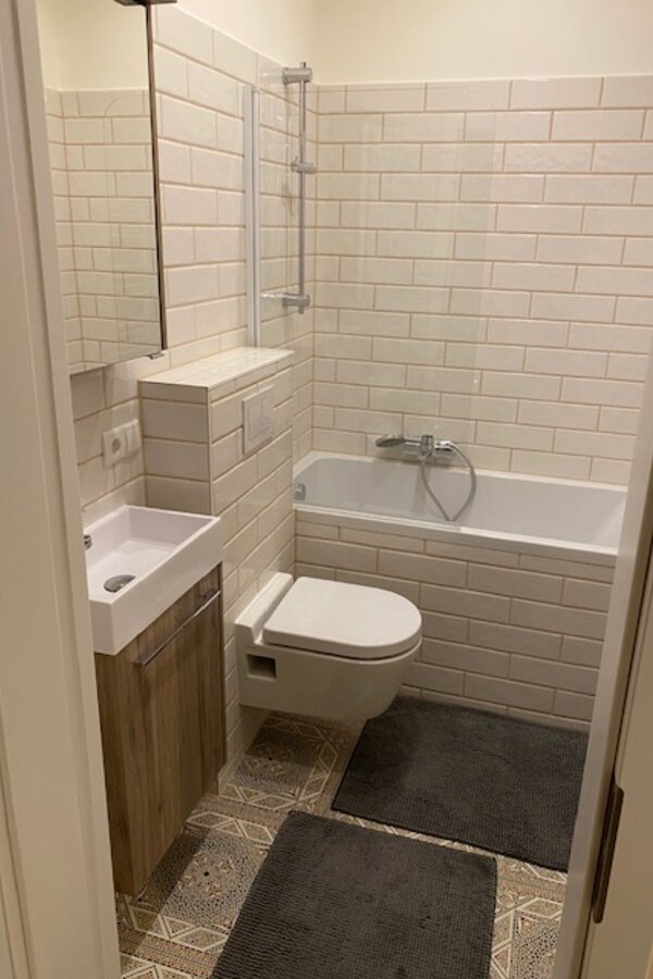 Badezimmer mit Badewanne