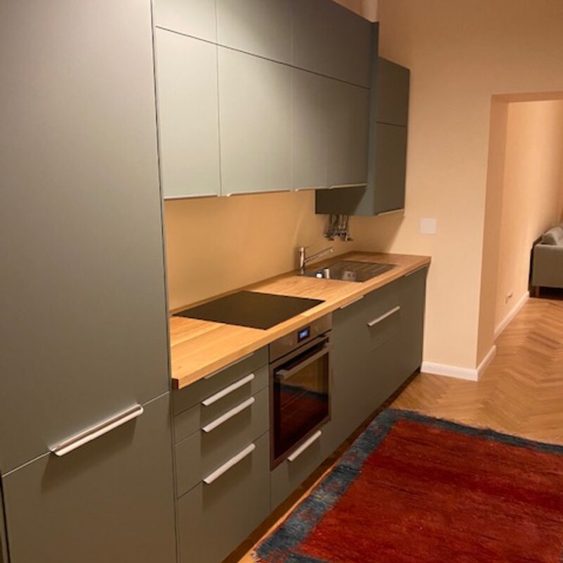 Moderne, voll ausgestattete Küche