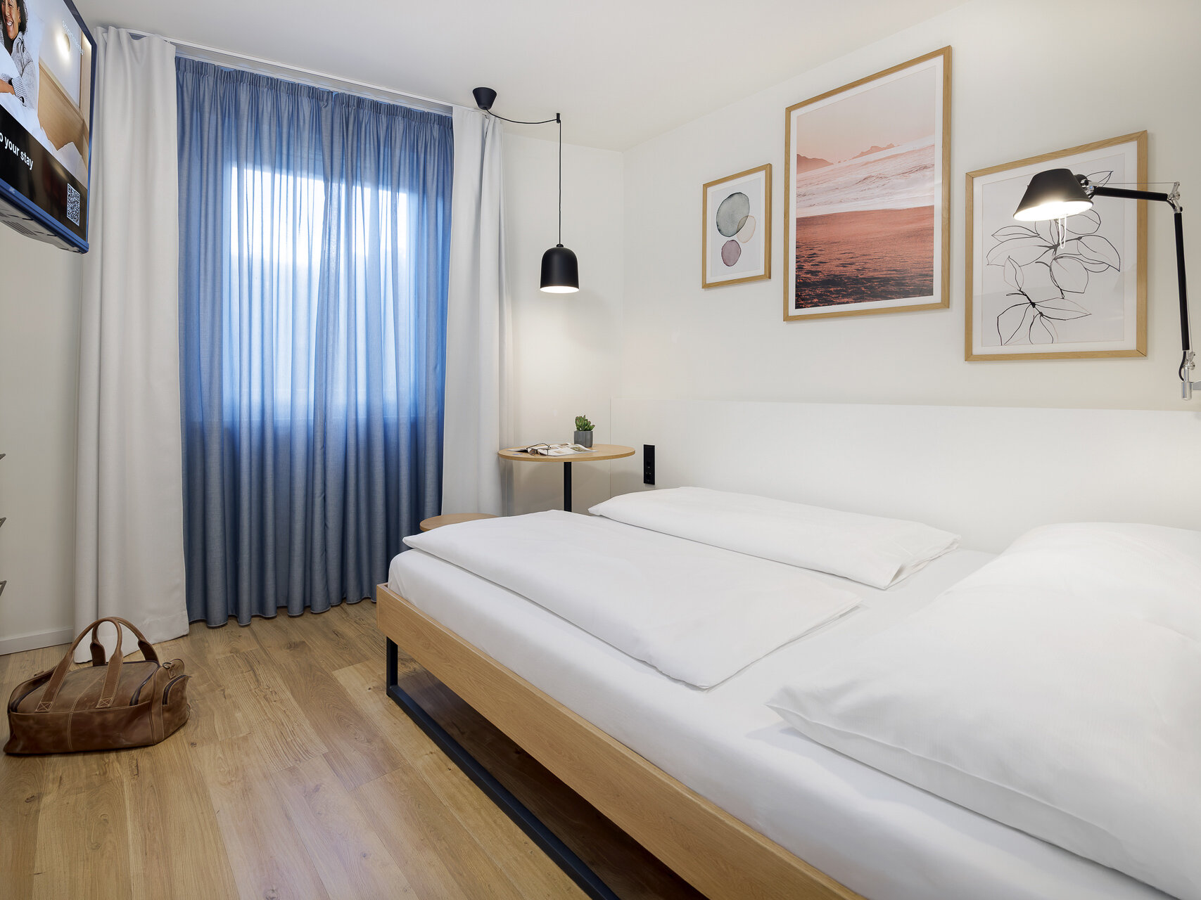 Bright studio with double bed & modern design – 1-room short-term rental & temporary housing in Vienna, 1 to 6 months.