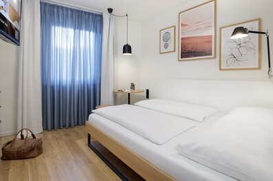 Bright studio with double bed & modern design – 1-room short-term rental & temporary housing in Vienna, 1 to 6 months.