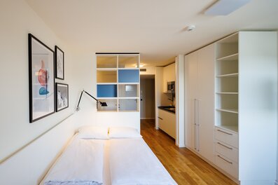 Helles Studio-Apartment mit Küchenzeile und Einbauschrank – 1-Zimmer Kurzzeitmiete, Wohnen auf Zeit 1 bis 6 Monate, Wien