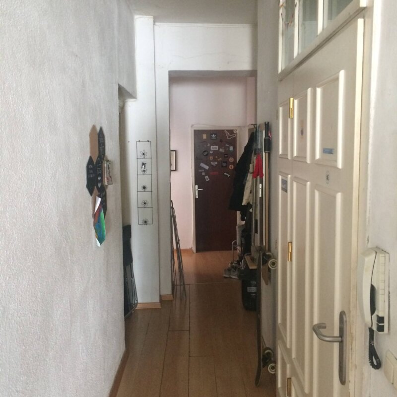 Gang, Eingangstür rechts