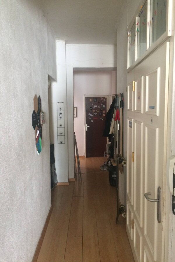 Gang, Eingangstür rechts