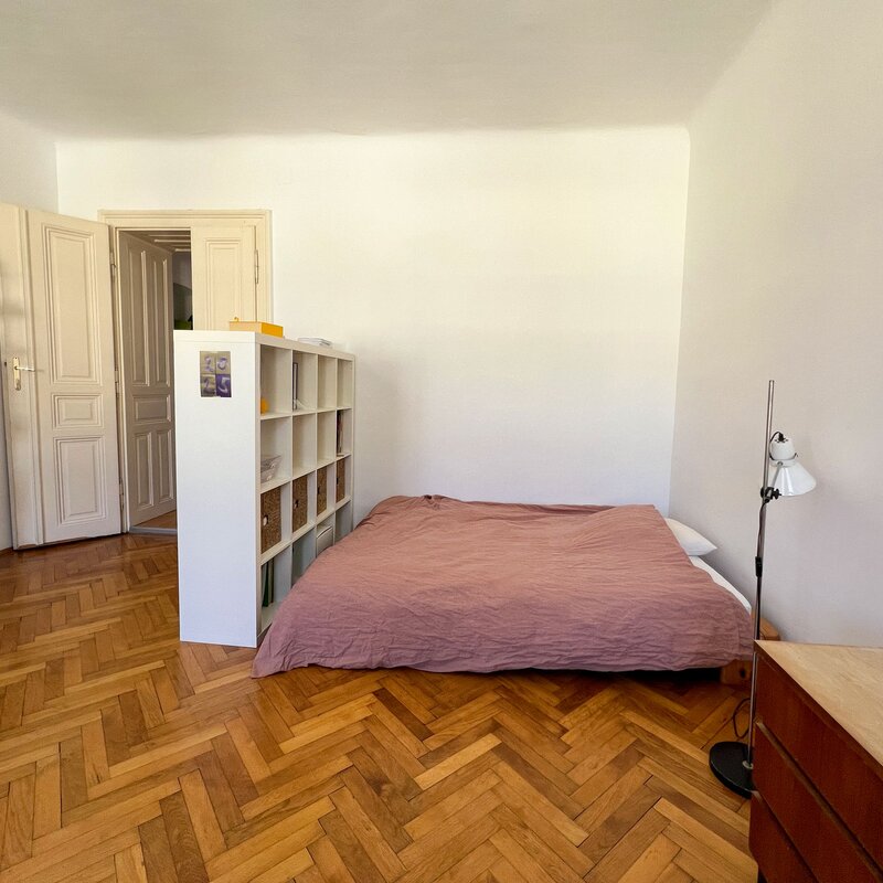 Sleeping area with flexible room divider  | © A.S.