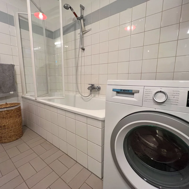 Geräumiges Badezimmer mit Badewann | © A.S.