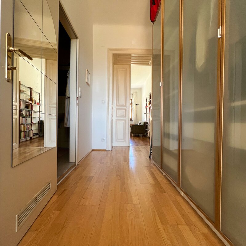 Spacious hallway with storage space | © A.S.