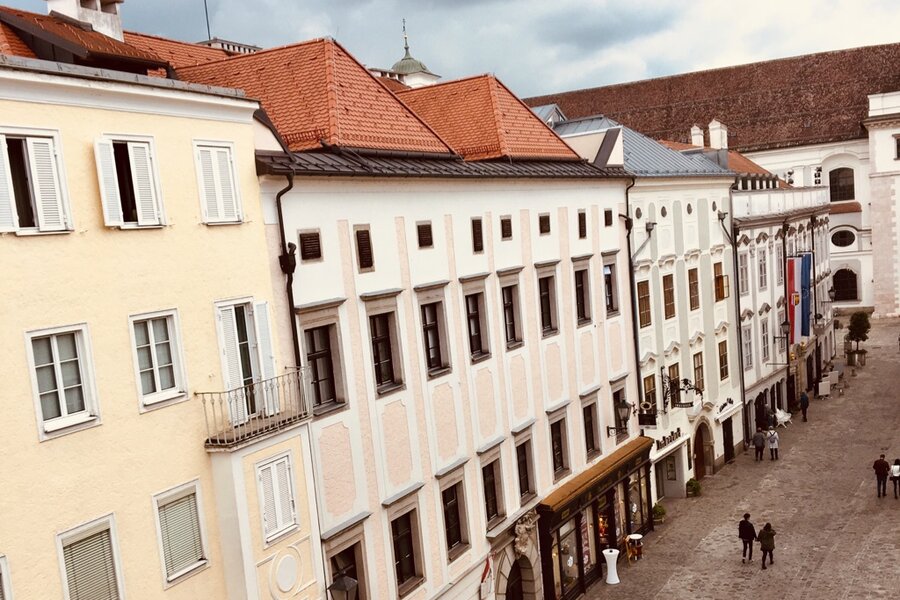 Historic old town facades: 3-room apartment for short-term rental – temporary housing in Linz for 1 to 6 months
