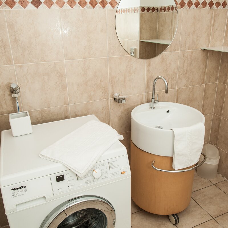 kleines Zusatzbad mit Waschmaschine
