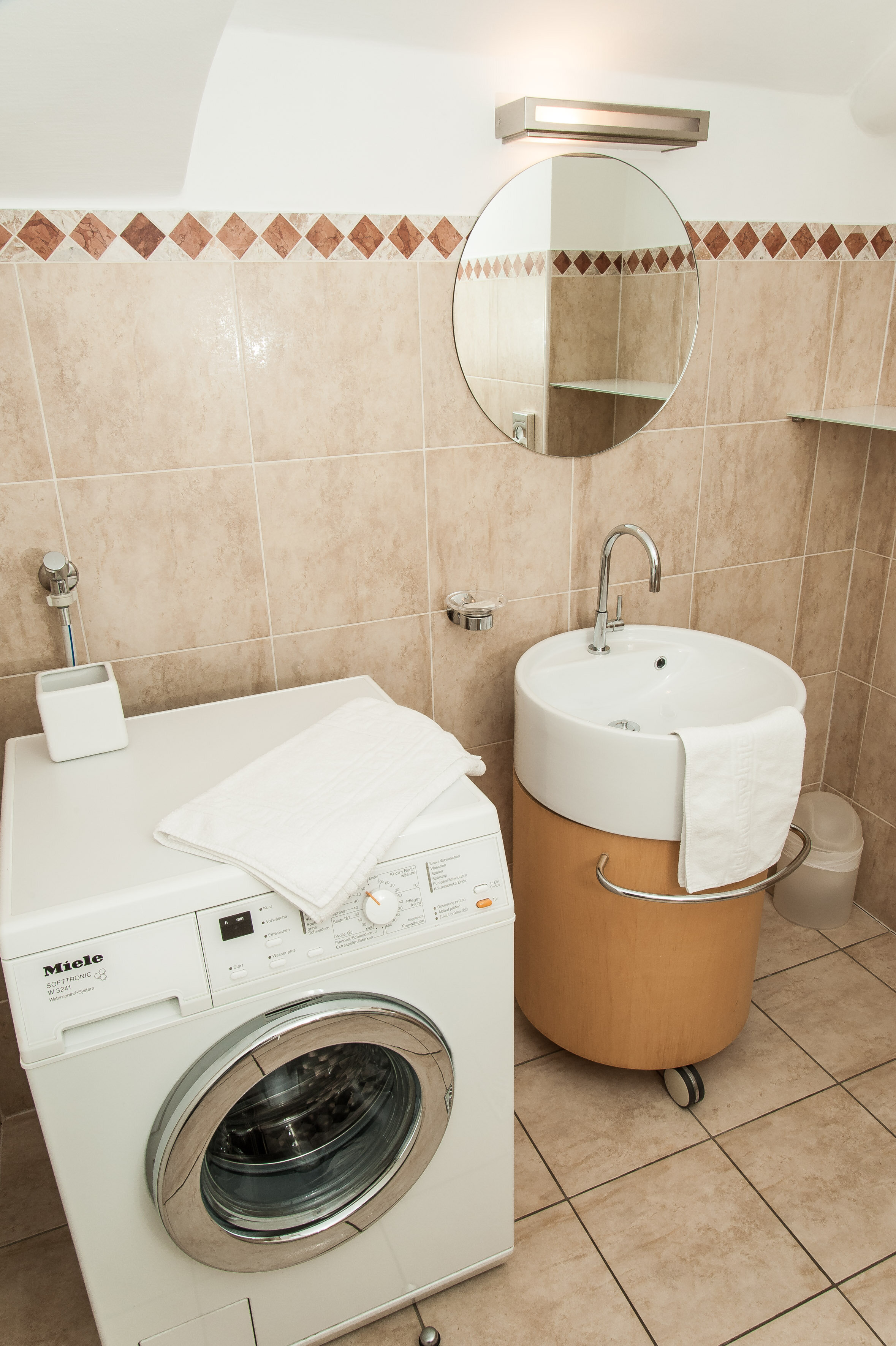 kleines Zusatzbad mit Waschmaschine