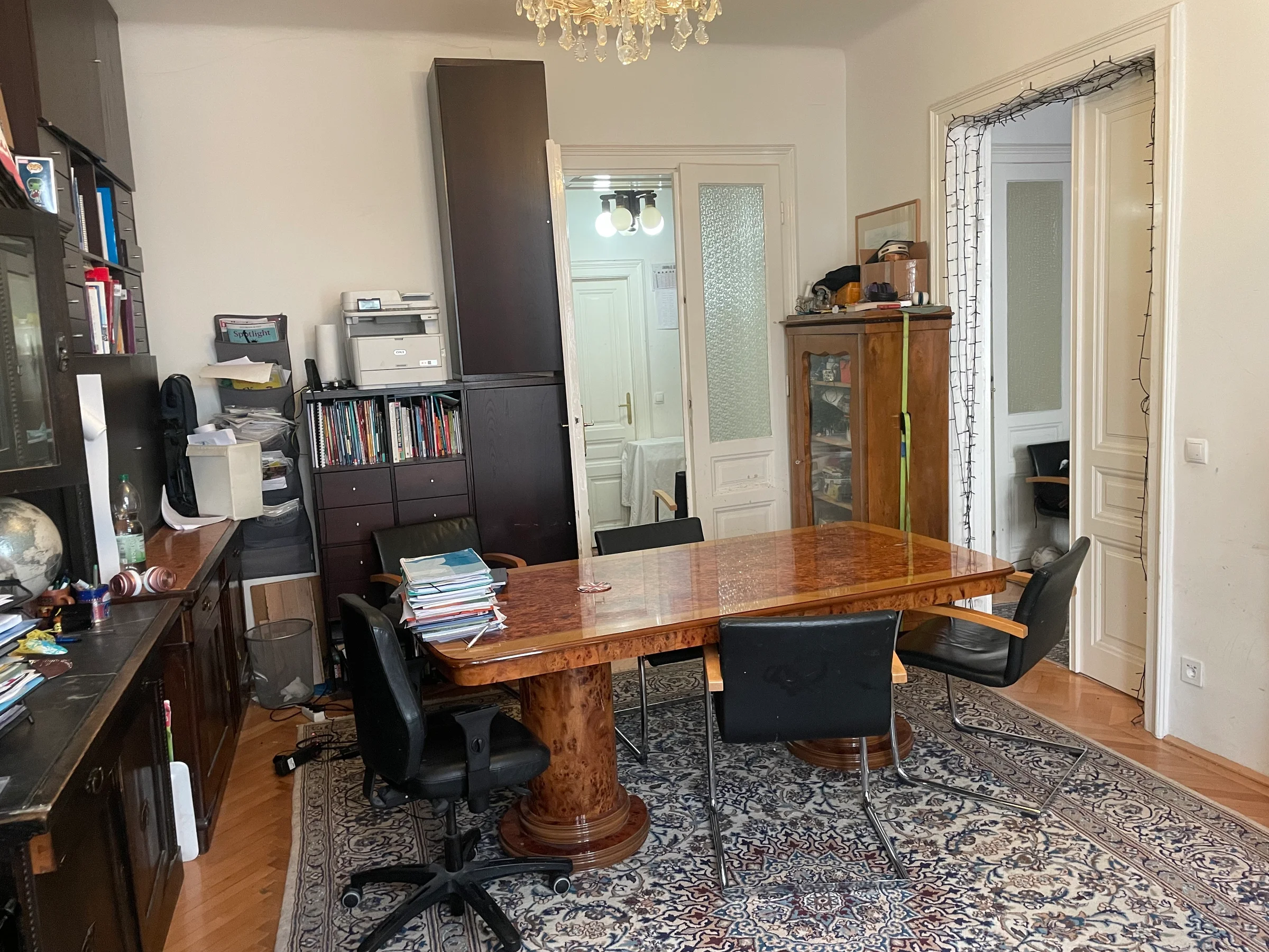 geräumiges Büro, auch als Aufenthaltsraum geeignet