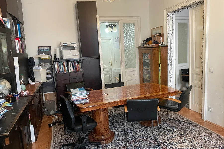 geräumiges Büro, auch als Aufenthaltsraum geeignet