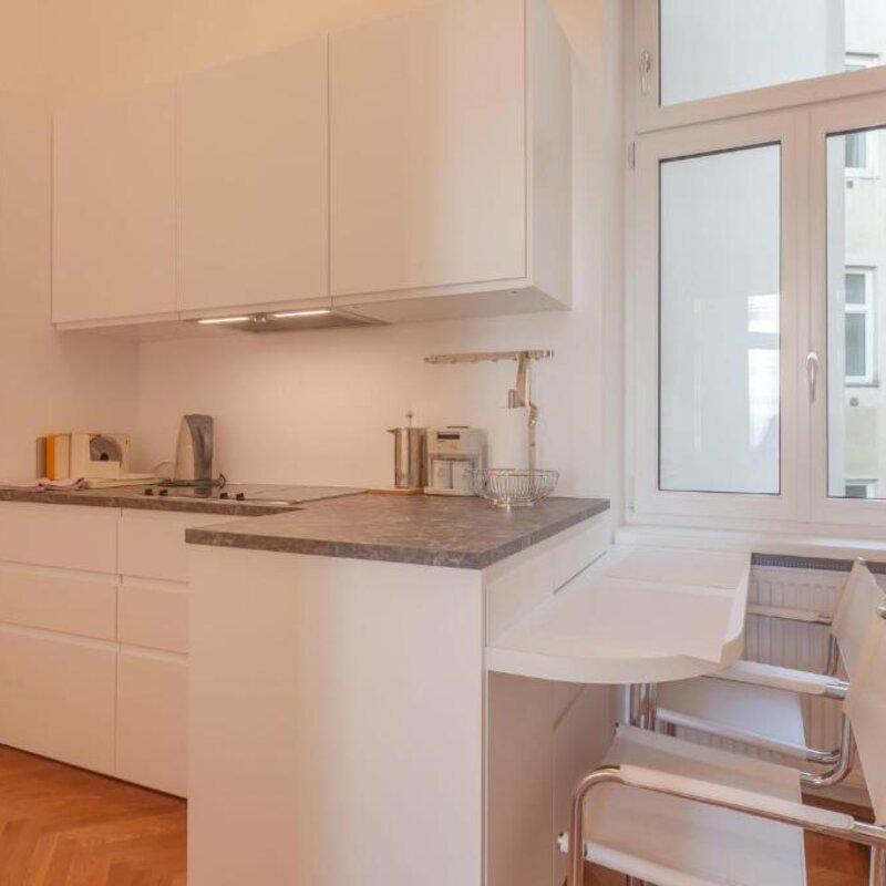 Küche mit Sitzgelegenheit