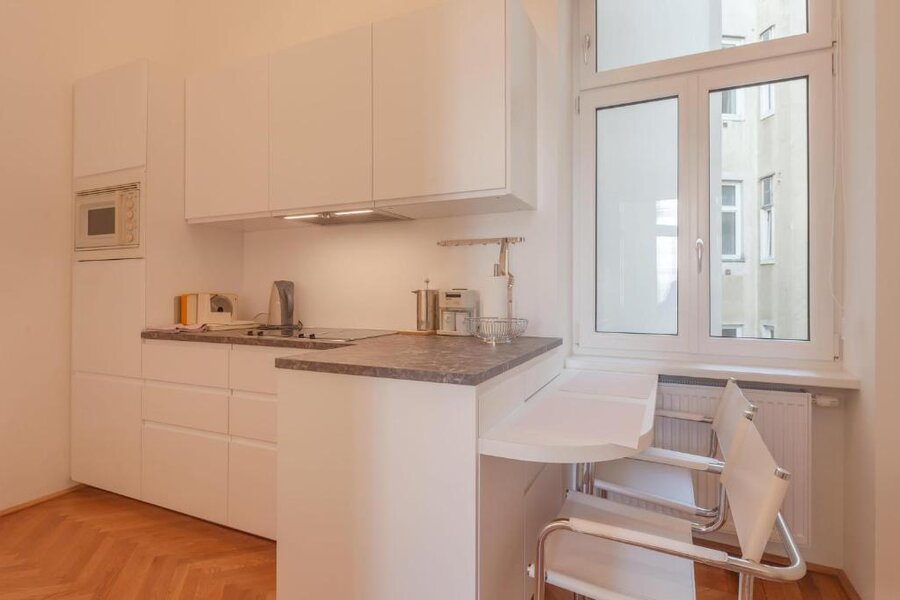 Küche mit Sitzgelegenheit