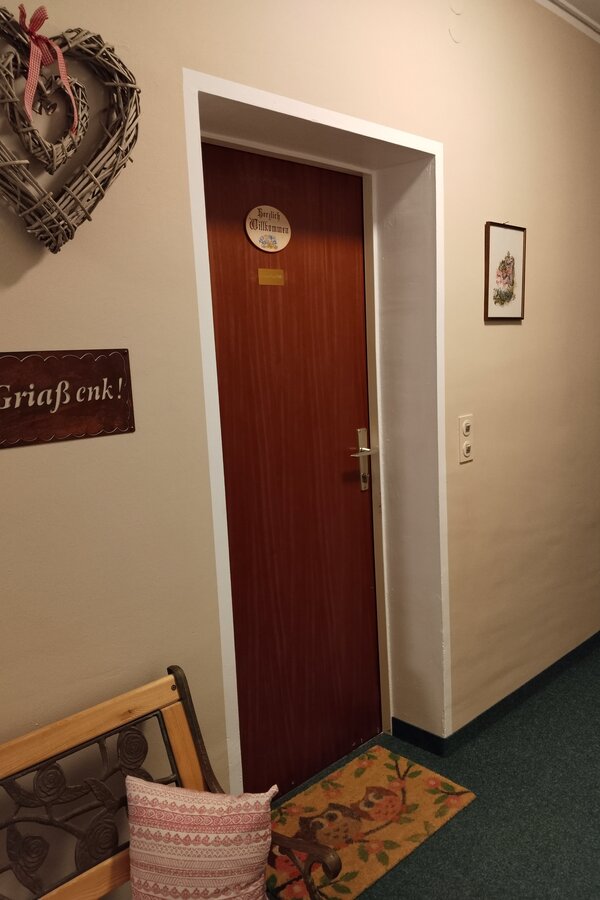 Wohnungseingangstür W C 13, Terrassenhaus II, Sonnenhang 191 | © Andrea Kollroß