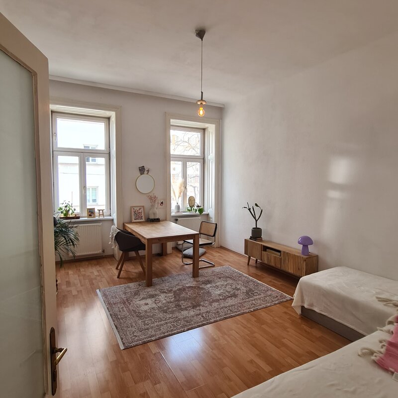 Living room with optional king size bett