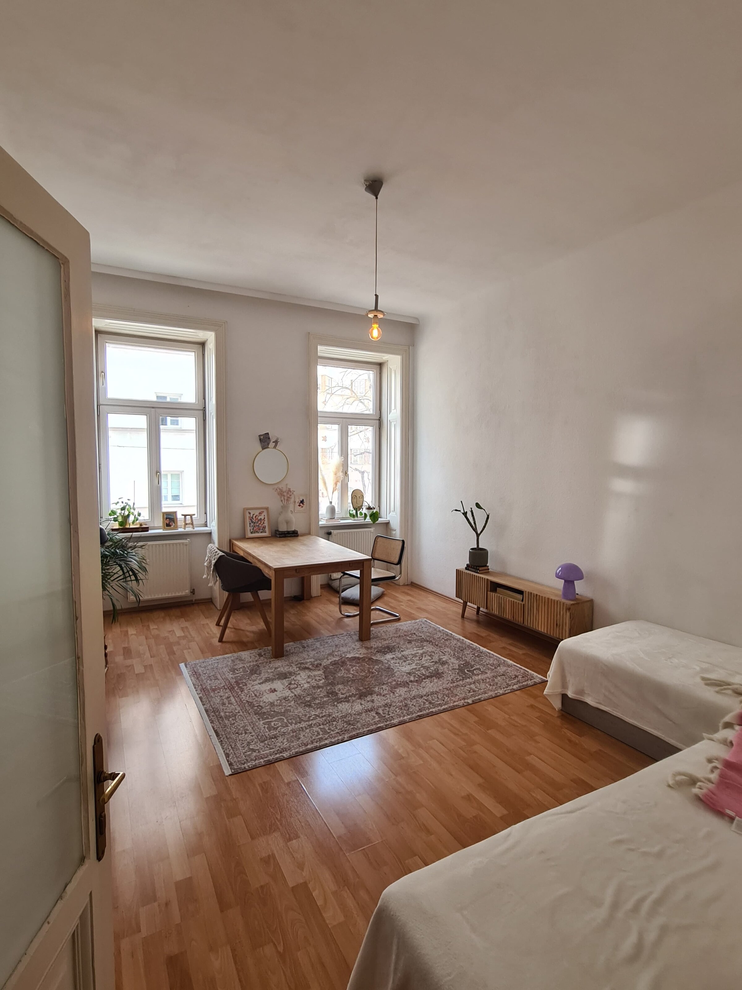 Living room with optional king size bett