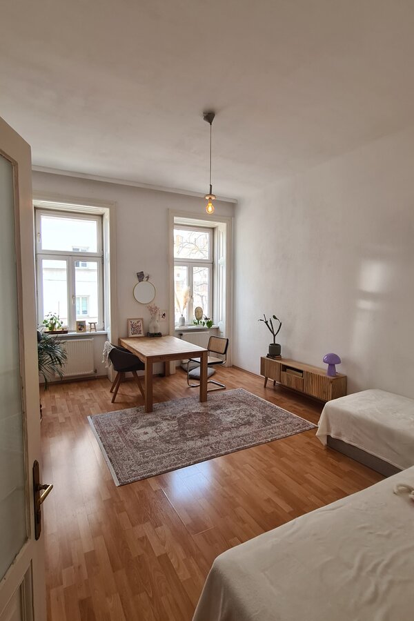 Living room with optional king size bett