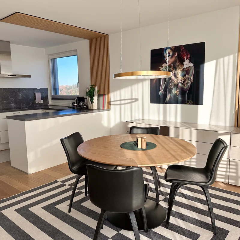 heller, offener Wohn-Essbereich