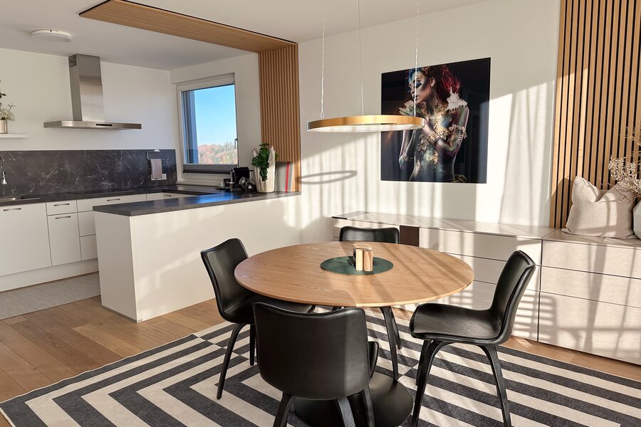 heller, offener Wohn-Essbereich