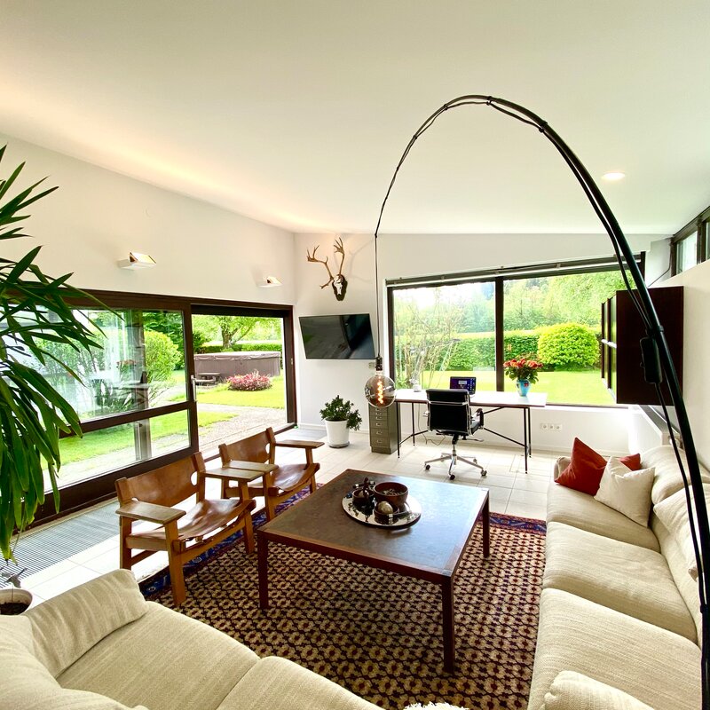 Wohnraum in Blickrichtung Garten | © H. Weißenberger