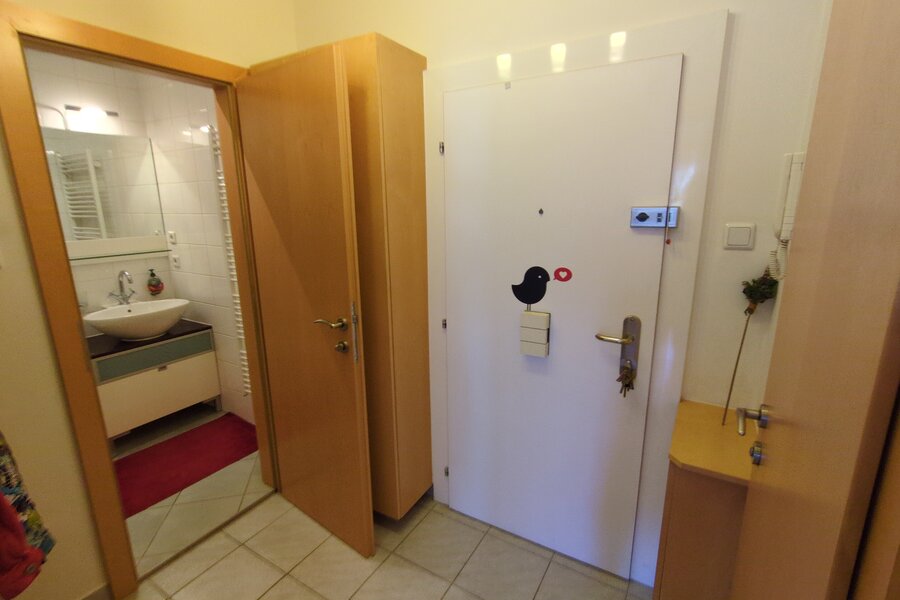 Vorzimmer & Bad
